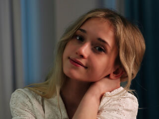 camgirl showing tits DorisCounsell