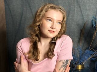 camgirl playing with vibrator EdlaDrudge
