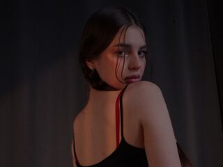 camwhore masturbating with sextoy GertudeCova