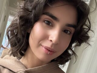 naked camgirl LillianKnight