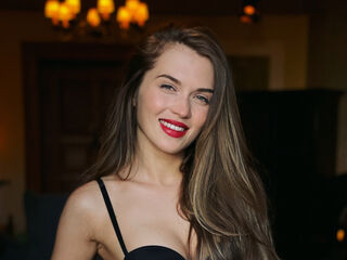 girl cam naked QuinnTakara