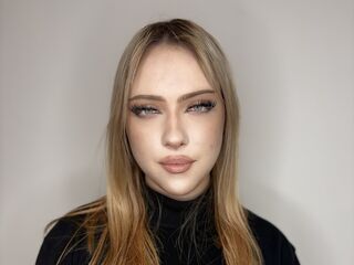 camgirl showing tits VirgieJanosek