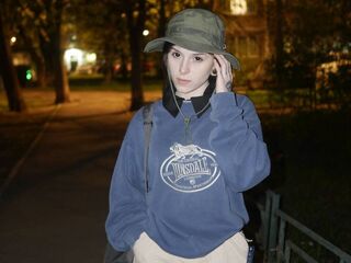 live webcam performer AdelineLaurent