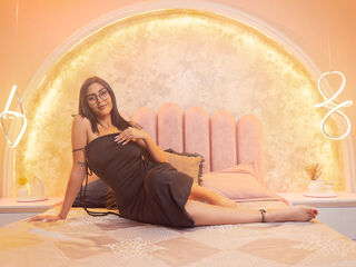 teasercam AishaCarpenter