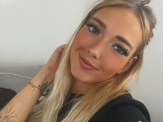 camslut fingering shaved pussy AmyNoe