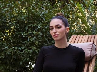 camslut showing tits AmyReeves