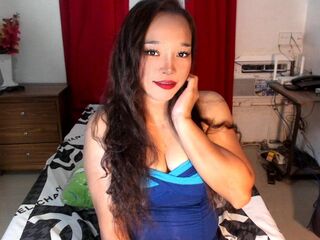 topless camgirl AnnaDelphine