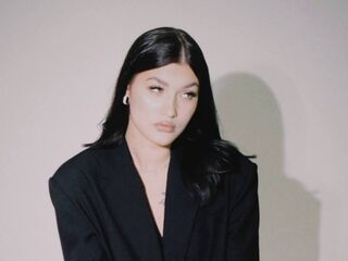 live webcam performer AsiaShifman