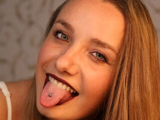 cam girl fingering pussy BelleCox