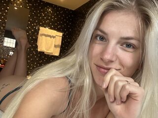 naked camgirl BlondieBritt