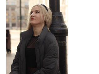 camgirl fingering wet pussy CarinGoodwin