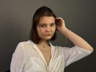 camgirl fingering shaved pussy CaritaMattox