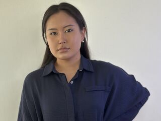 live webcam performer CarolannOrmisto