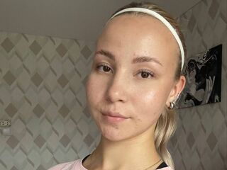 naughty camgirl fingering shaved pussy CatrinaWakley