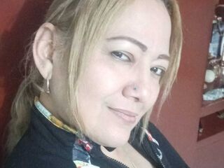 cam girl masturbating with vibrator ClauBowie