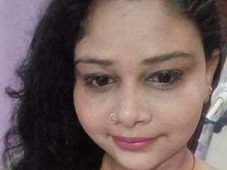 hot strip tease cam CurvySoniya