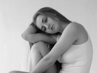 cam girl playing with vibrator CwenGammell