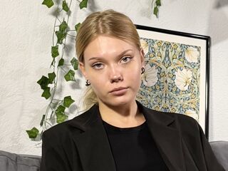 girl cam naked DonellaAndra