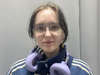 chat room live web cam DoraDawson