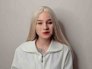 camgirl masturbating EasterGarland