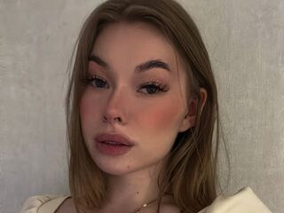 camgirl showing tits EsmaEmberton