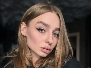 naughty camgirl masturbating with vibrator EvaVotta