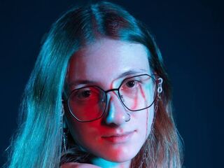 webcam stripper EvelyneSchroff