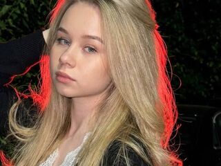 camgirl showing tits FernandaUziel