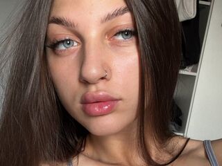 camslut showing pussy FionaHey