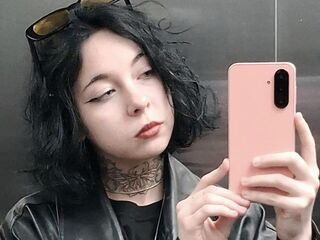 camgirl masturbating with dildo GildaHudok