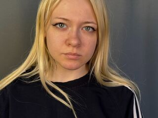 camslut fingering shaved pussy HerthaWiggen