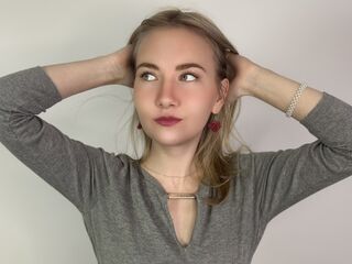 naughty camgirl masturbating with vibrator HisakoHenn