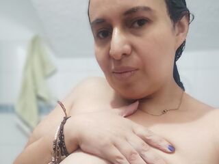 cam girl IbannaBely