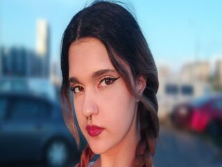 topless cam girl IvelisseConsuelo