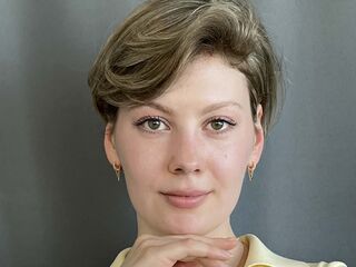 naked cam girl masturbating with sextoy JanHilbert