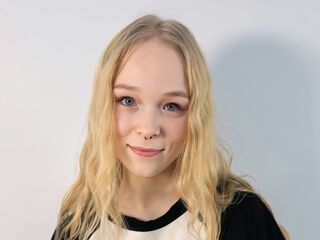 hot strip tease web cam KamiMellema