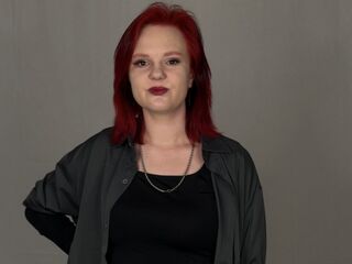 girl fingering bald pussy KamilahRivers