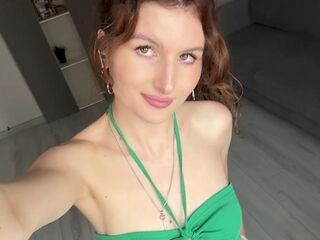 camgirl masturbating with vibrator KarmenZeinert