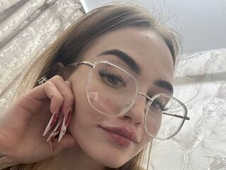 cam girl masturbating with dildo KeeleyAston