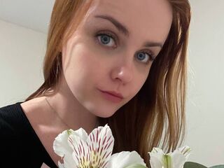 camgirl playing with dildo KendalOrsen