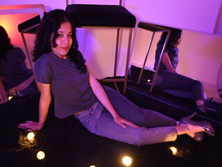 webcamgirl chatroom KyaraLux