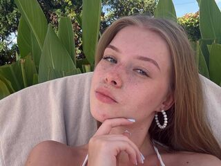 cam girl playing with vibrator LashandaWeider