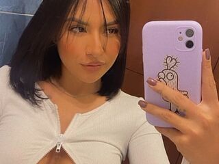 beautiful webcamgirl LaurynJhons