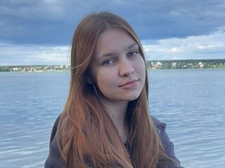 naughty camgirl fingering pussy LeaDeeg