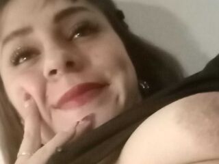 camgirl showing pussy LizMegh