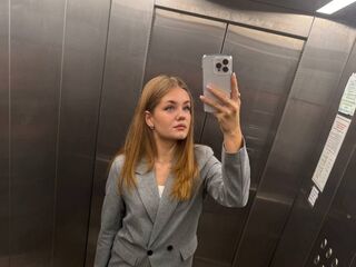 fingering cam slut LizzieIacovino