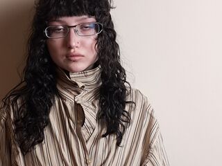 girl cam LonnieMackaman