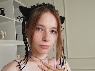 camslut naked LynetteHeart