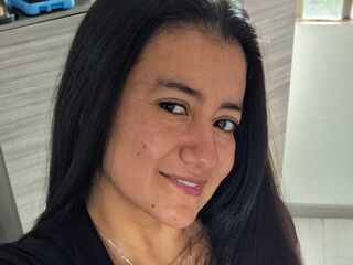 camslut showing tits MariaThomp