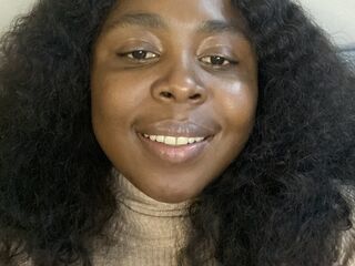 topless webcamgirl MayaBrownn